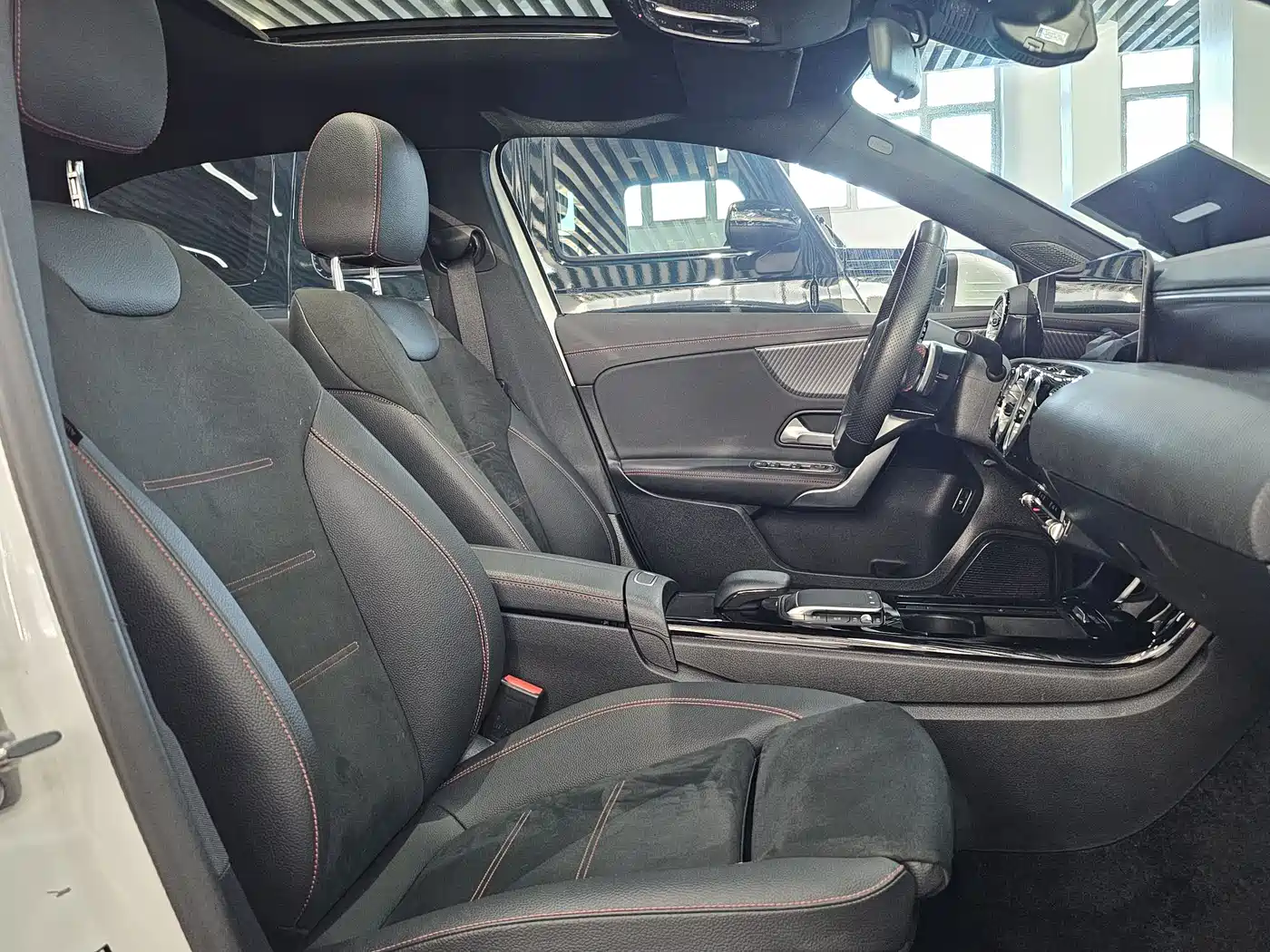 Mercedes-Benz A-Class 2024 A 200 L Fashion Edition фото 9