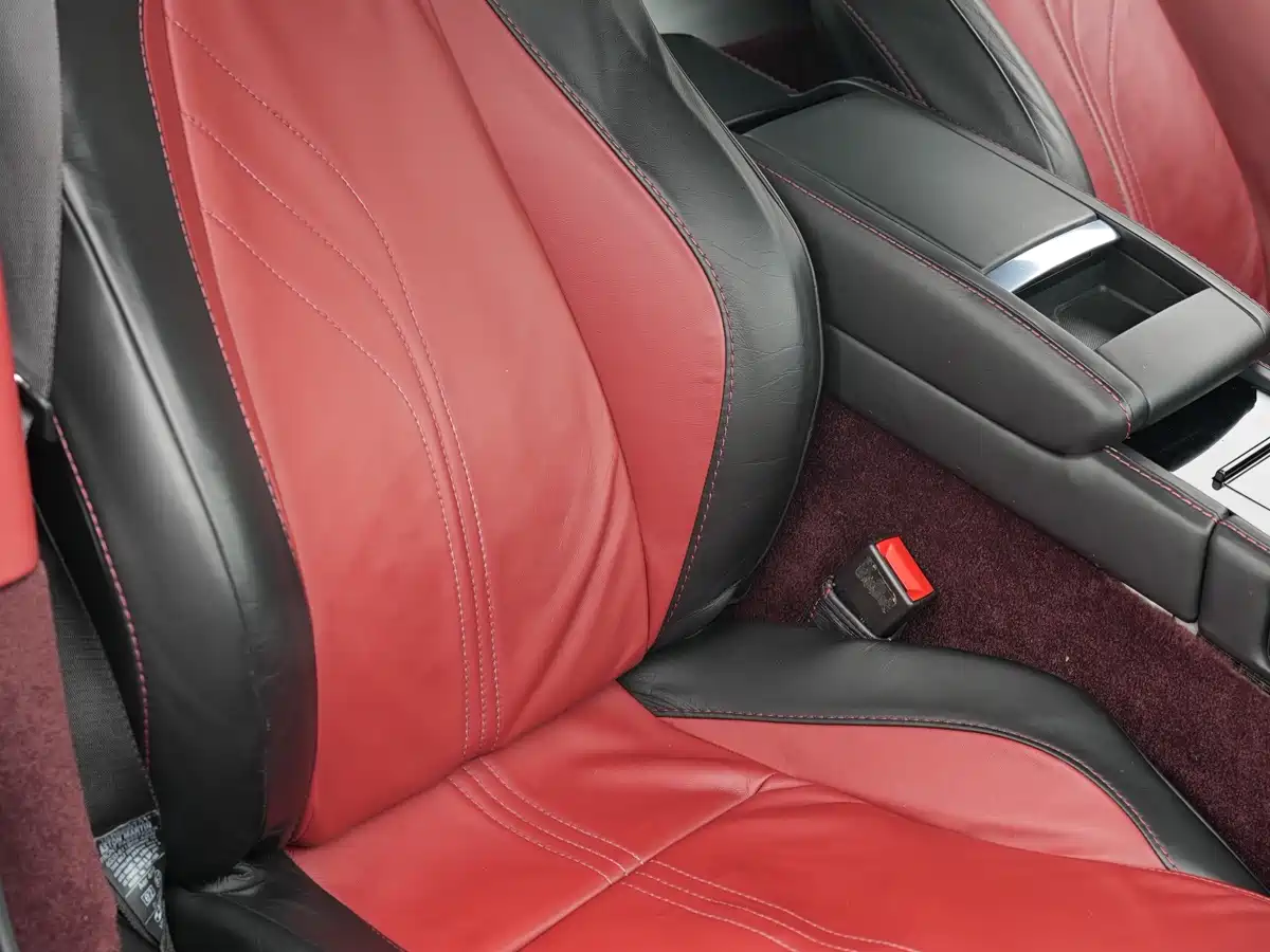 Aston Martin V8 Vantage 2012 4.7L S Coupe фото 9