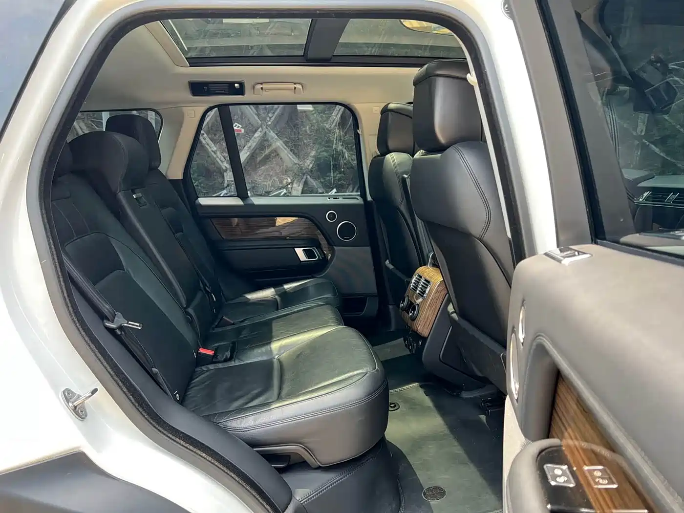 Land Rover Range Rover 2018 3.0 SC V6 Golden Age Edition фото 19