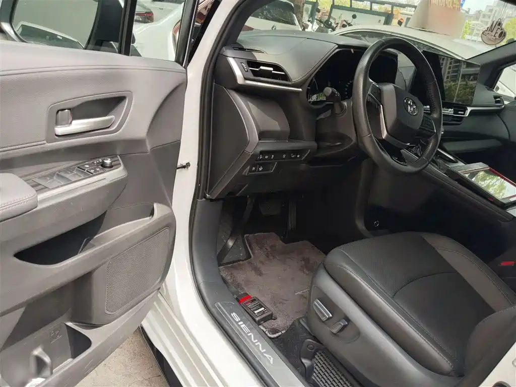 Toyota Sienna 2023 2.5L Hybrid Premium Edition фото 12