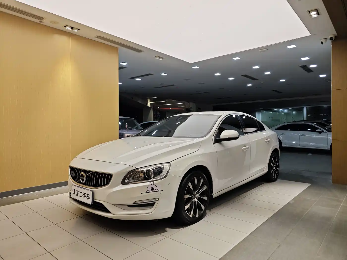 Фото 1 - Volvo S60