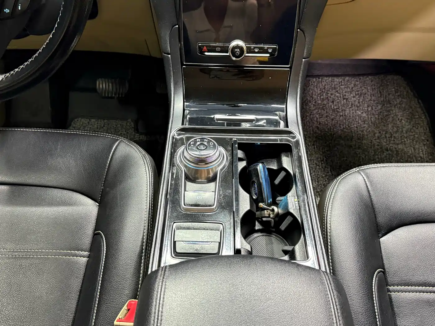 Photo 17 - Ford Edge