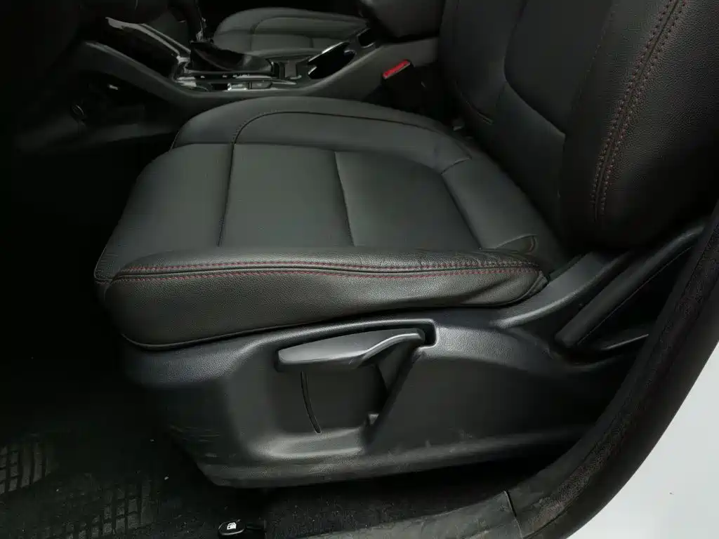 Фото 20 - Changan CS75