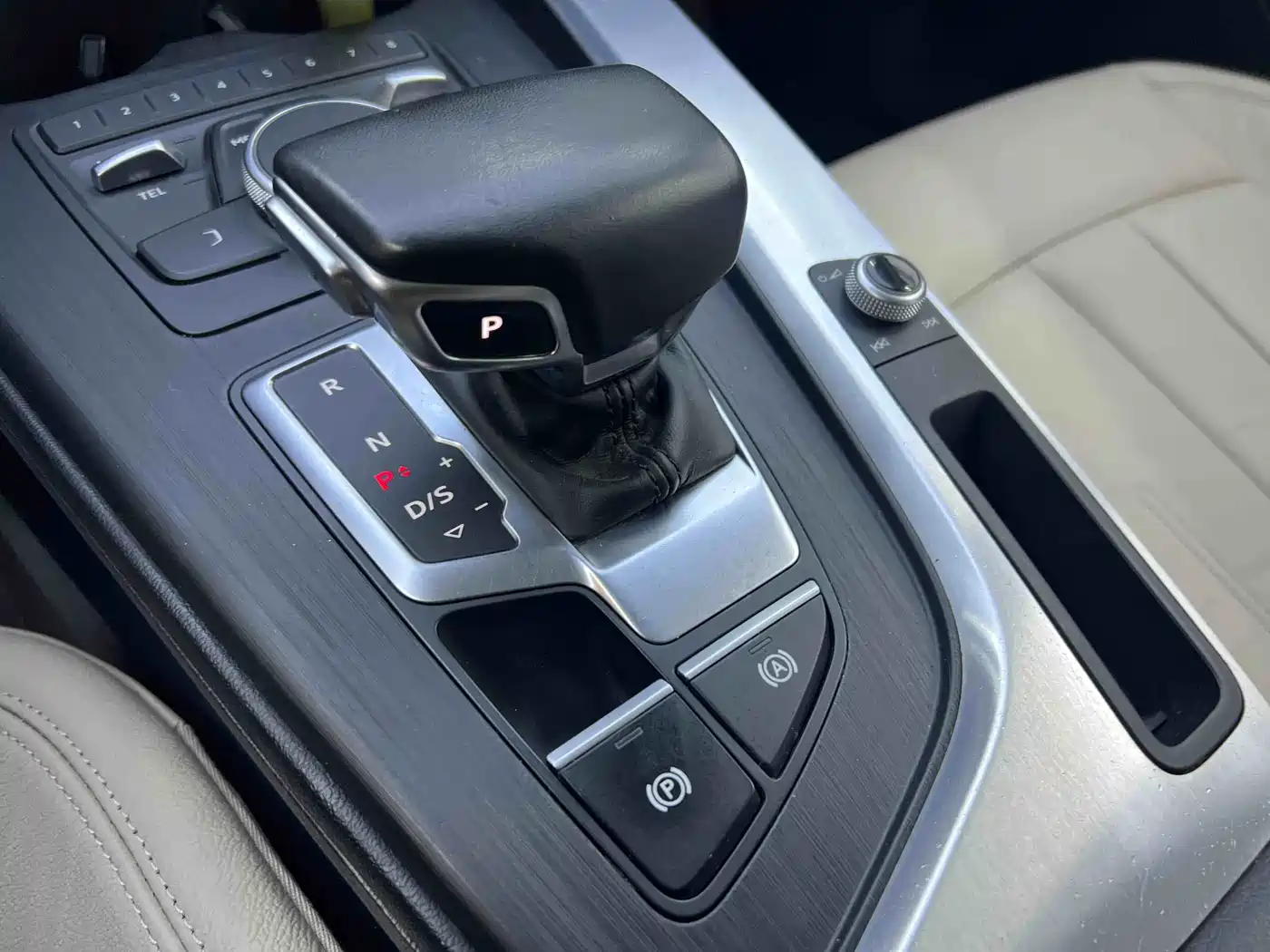 Audi A4L 2018 30th Anniversary 45 TFSI quattro Personality Sport фото 6