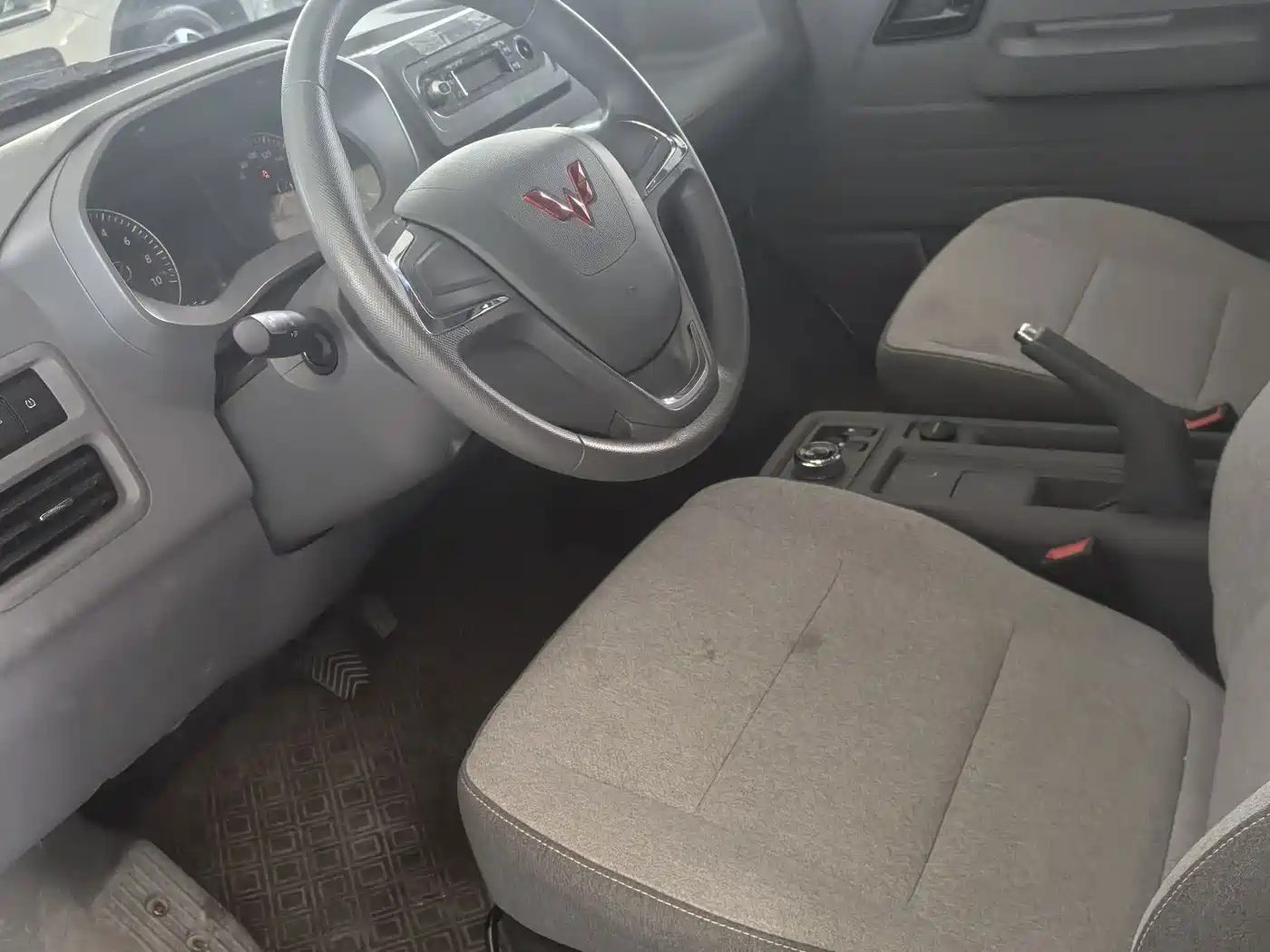 Wuling Motors Wuling Yangguang 2025 2024 300KM Comfort Bus Version 75kW