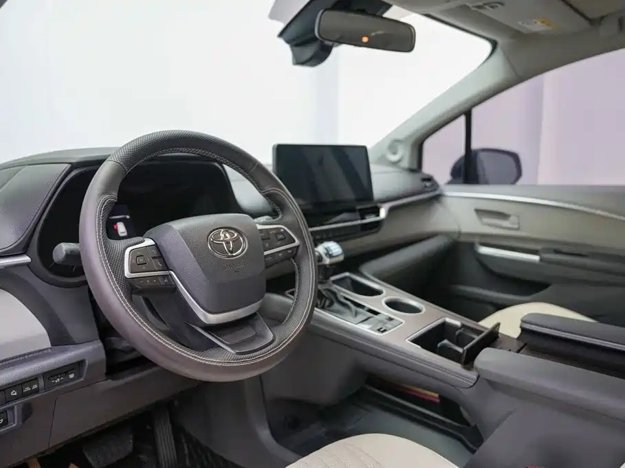 Toyota Granvia 2025 2024 2.5L Hybrid Comfort