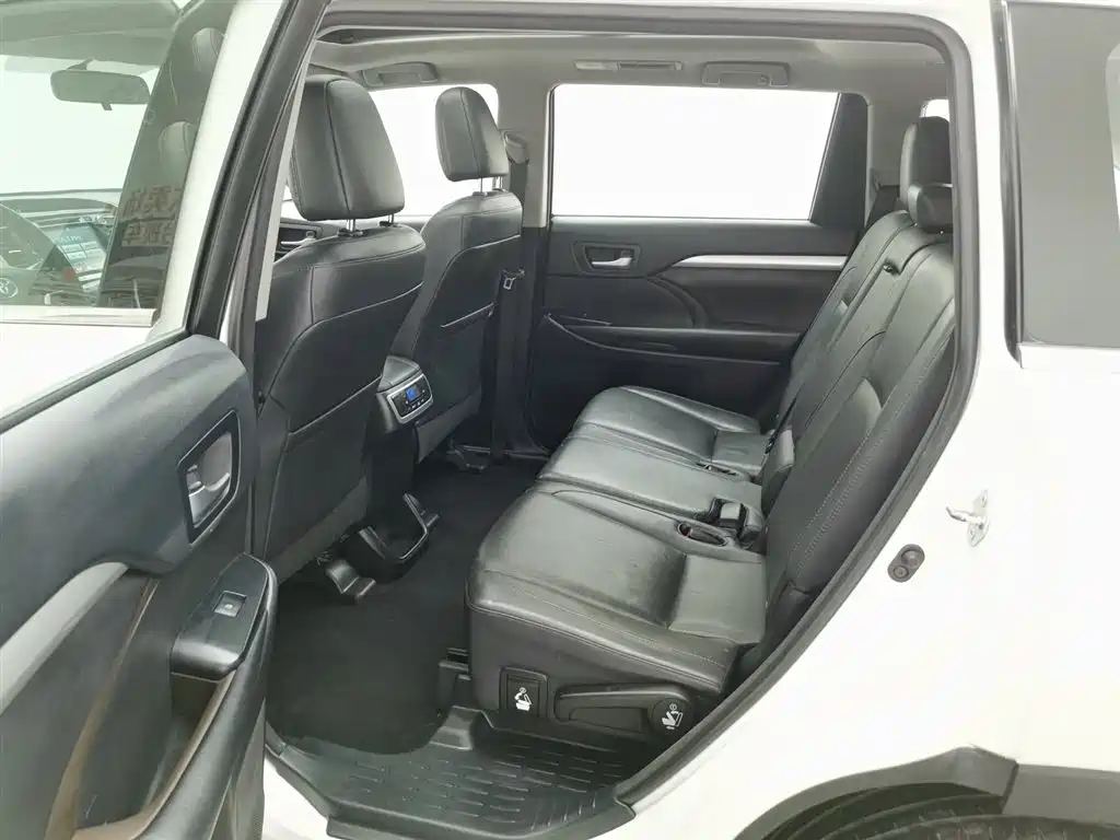 Toyota Highlander 2015 3.5L 4WD Luxury Edition 7-seater фото 15