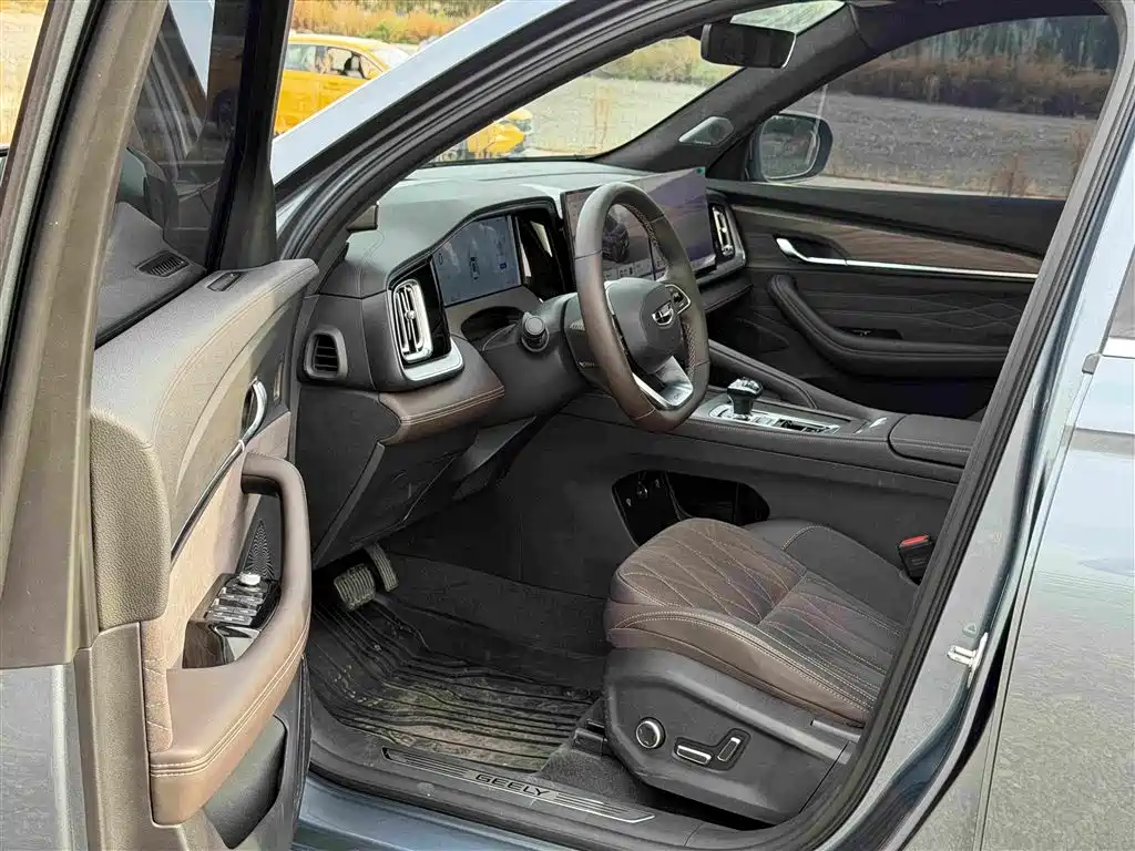 Фото 7 - Geely Monjaro