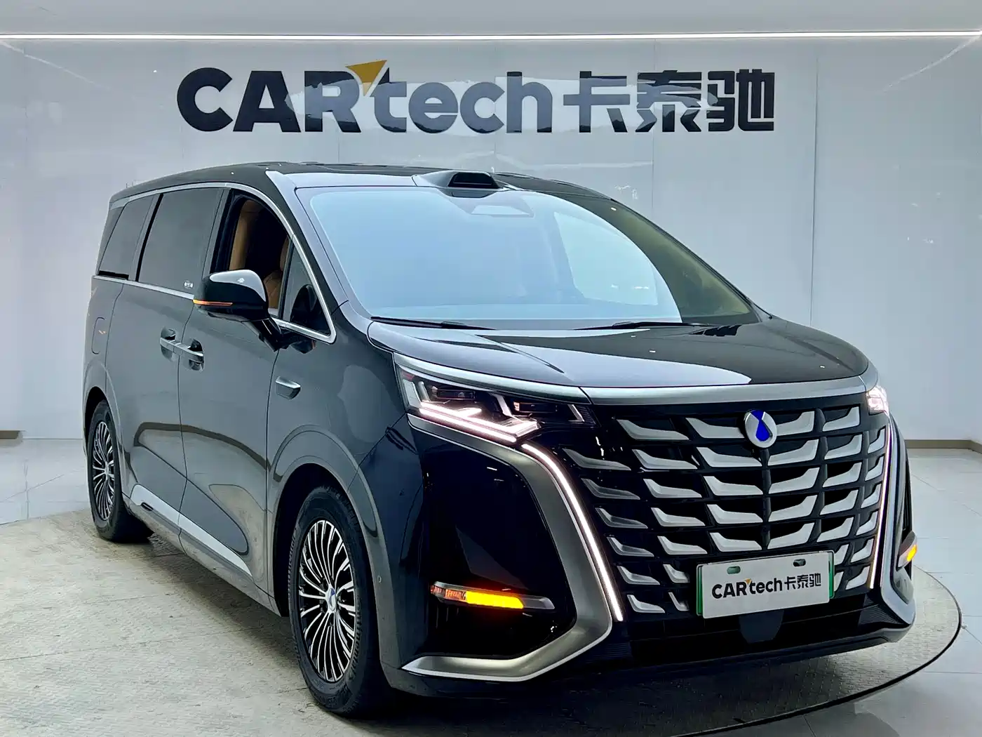 Denza D9 2025 2025 Model DM-i Smart Drive Edition 1020 AWD Flagship