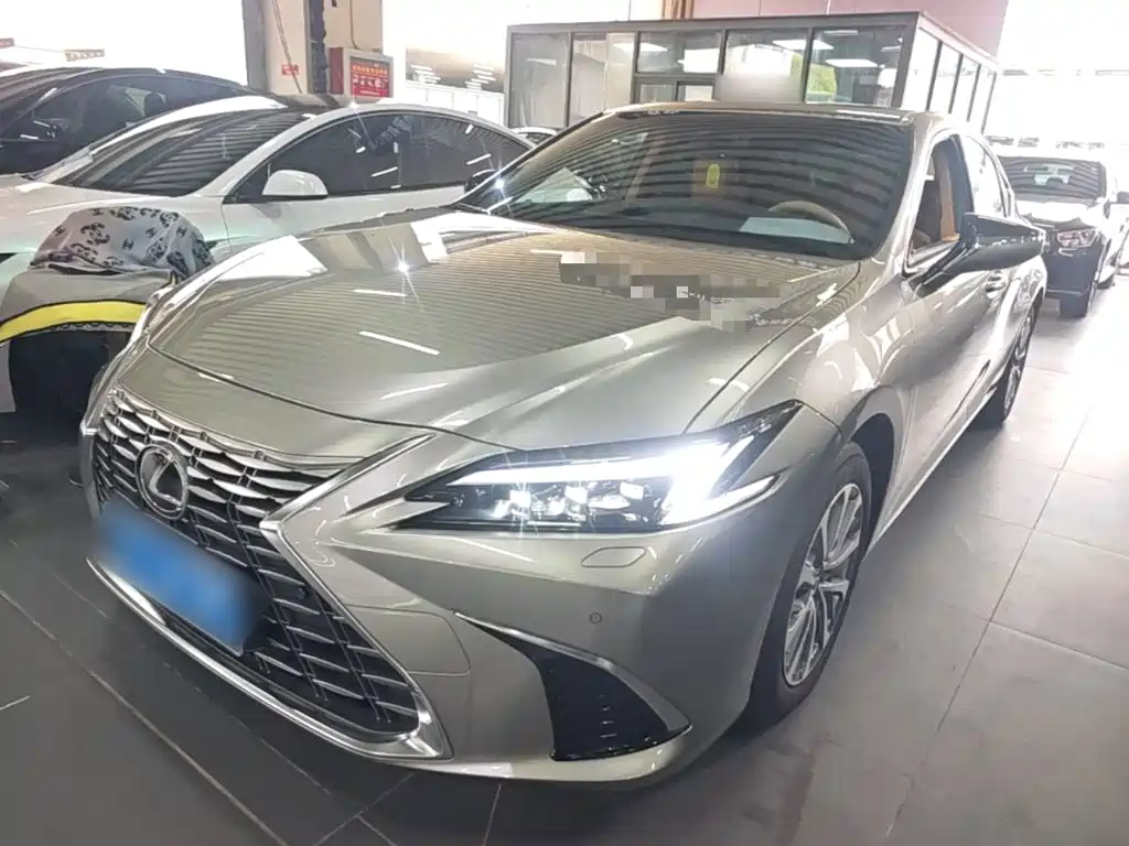 Lexus ES 2026 2025 200 Ultimate Edition