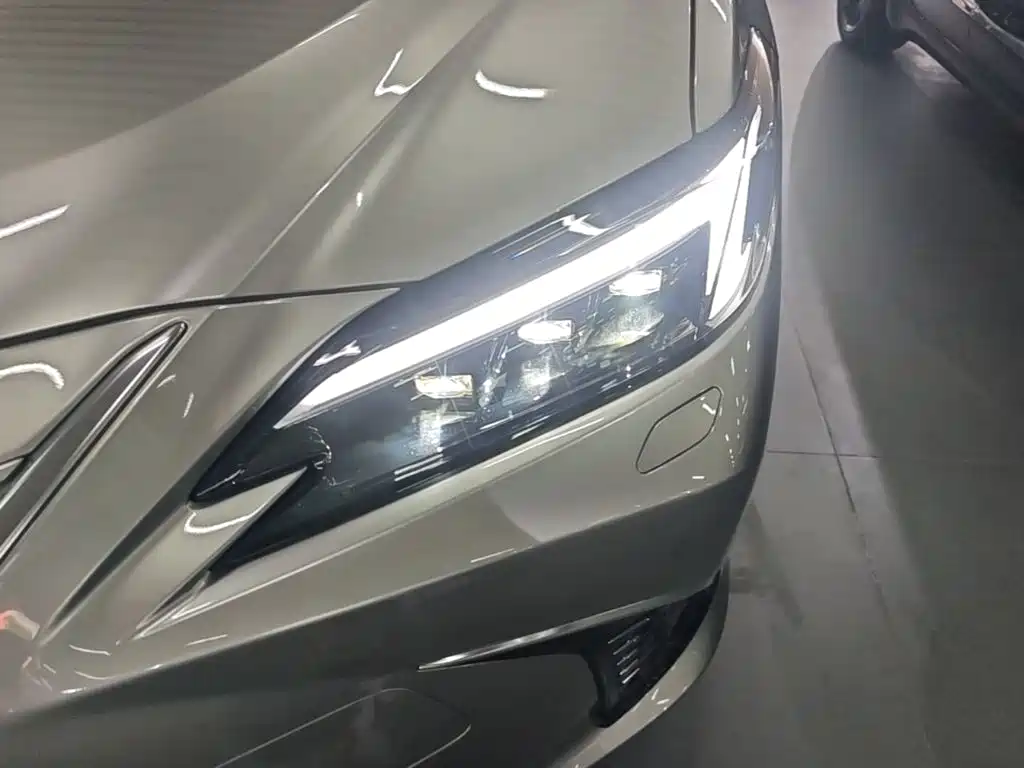 Lexus ES 2026 2025 200 Ultimate Edition