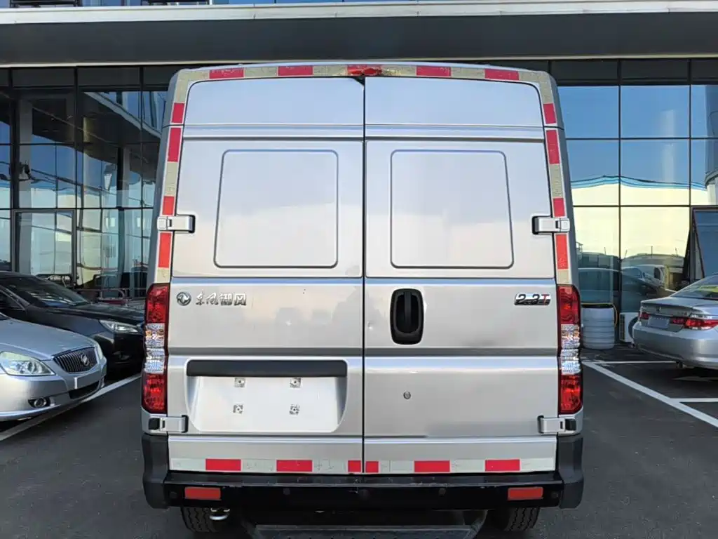 Dongfeng Yufeng Yufeng 2023 2023 V9+ 2.3T Manual FWD Van Short Wheelbase Medium Roof 3 Seater