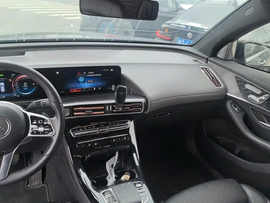 MERCEDES-BENZ EQC