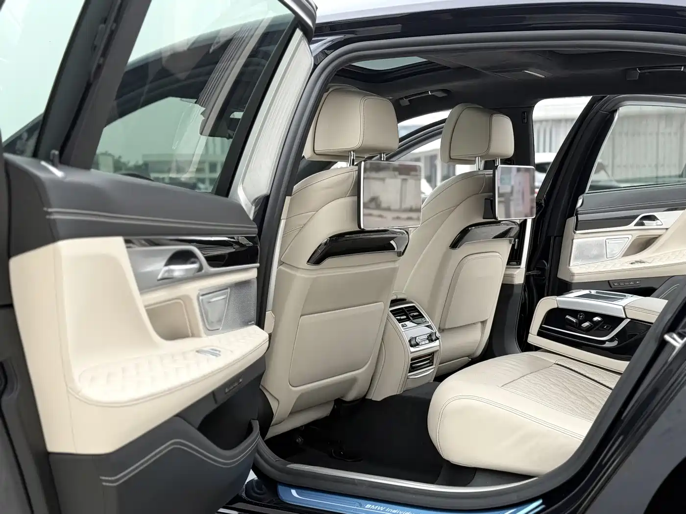 BMW 7 Series 2019 Facelift 740Li xDrive Executive Luxury Package фото 6