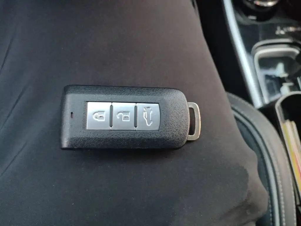 Photo 12 - Mitsubishi Outlander