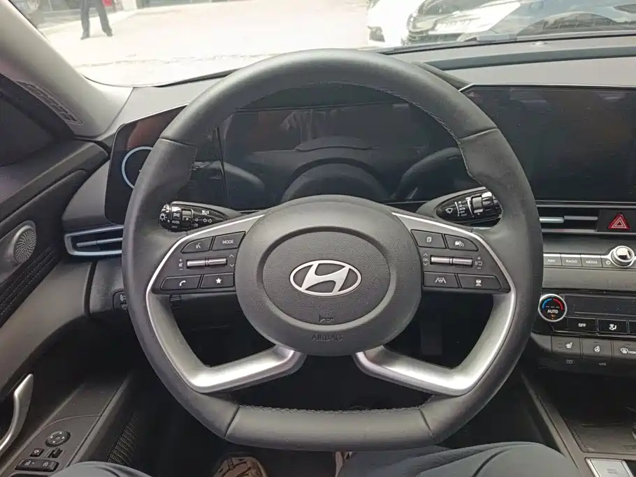 Hyundai Elantra 2026 2023 Model 1.5L CVT LUX Premium Edition