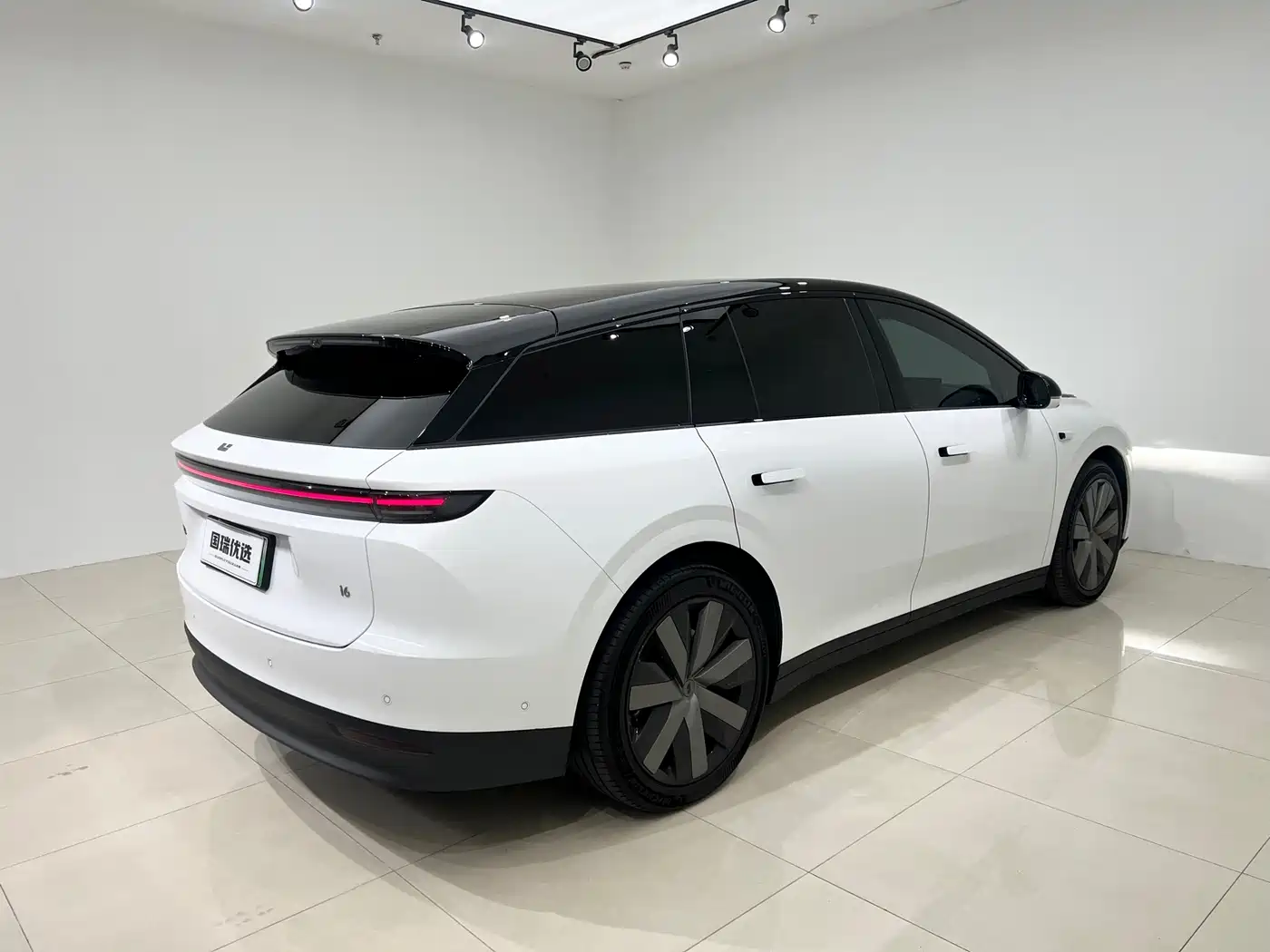 Фото 6 - Li Auto i6