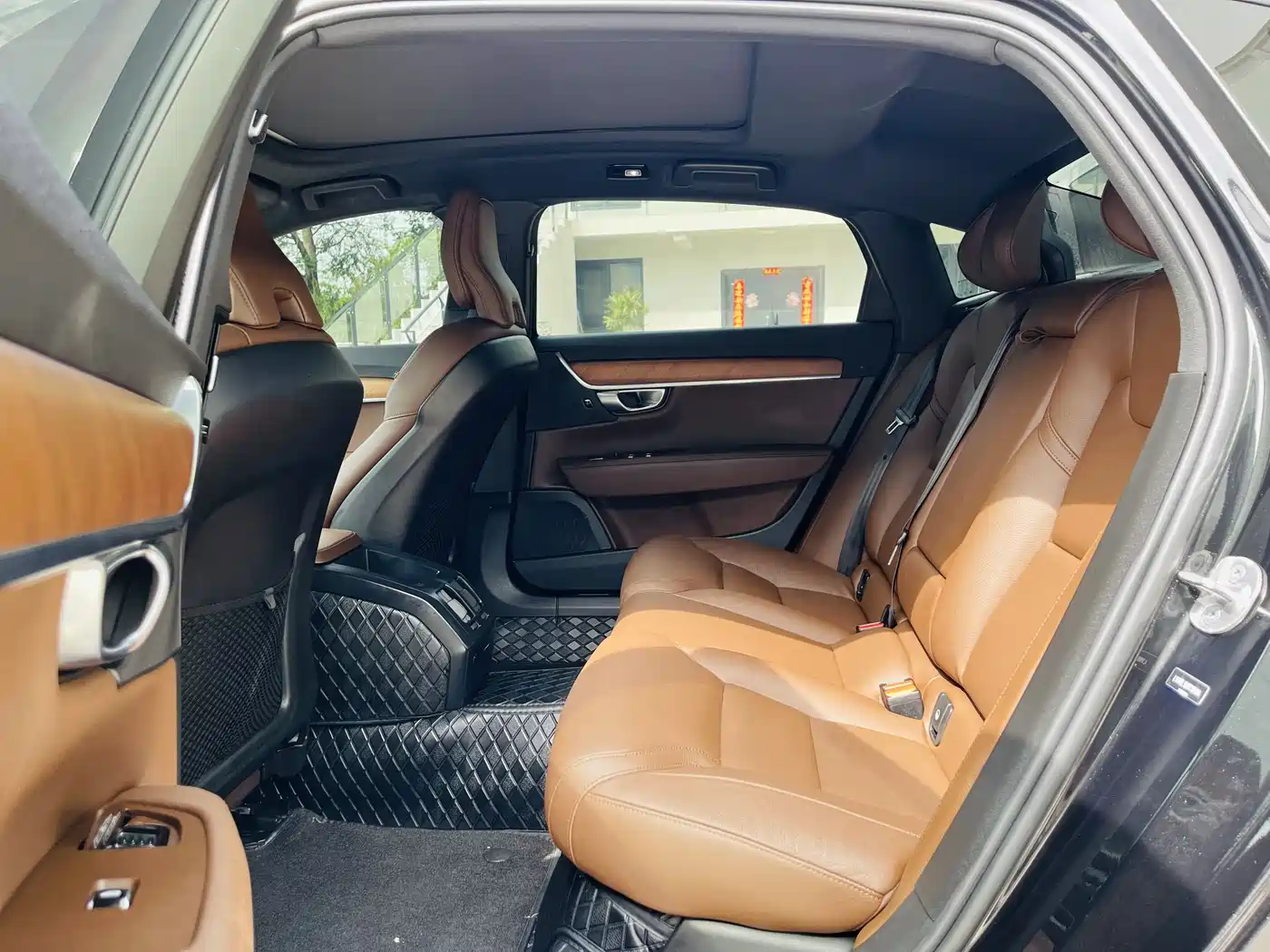 VOLVO S90