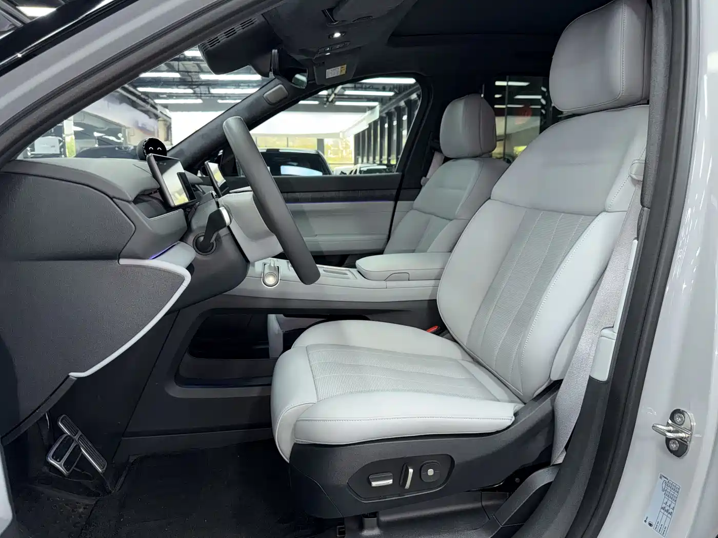 NIO ES8 2023 75kWh Executive Edition фото 8