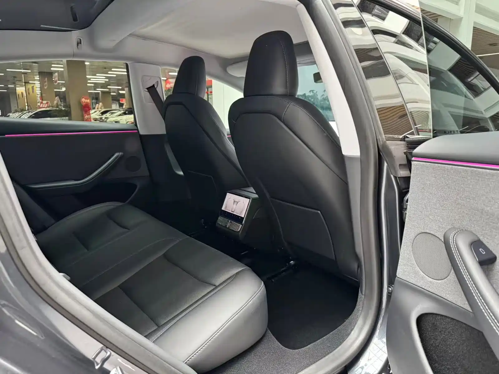 Фото 16 - Tesla Model 3