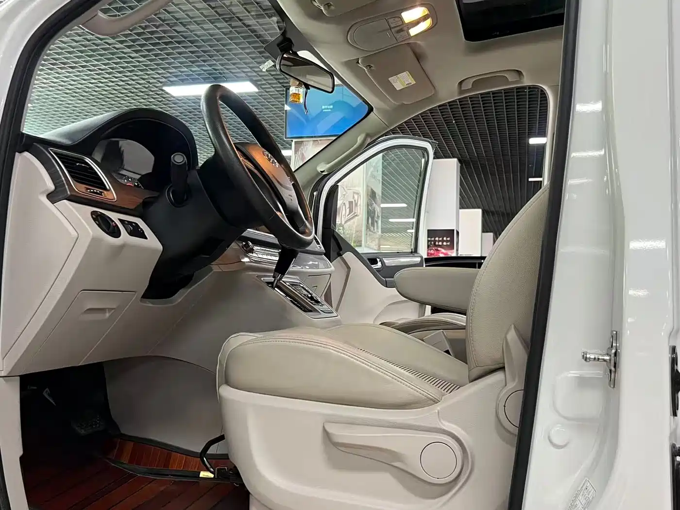 Photo 7 - SAIC Maxus Maxus G10