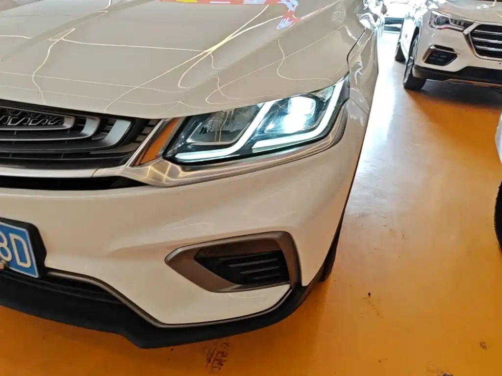 Фото 24 - Geely Coolray