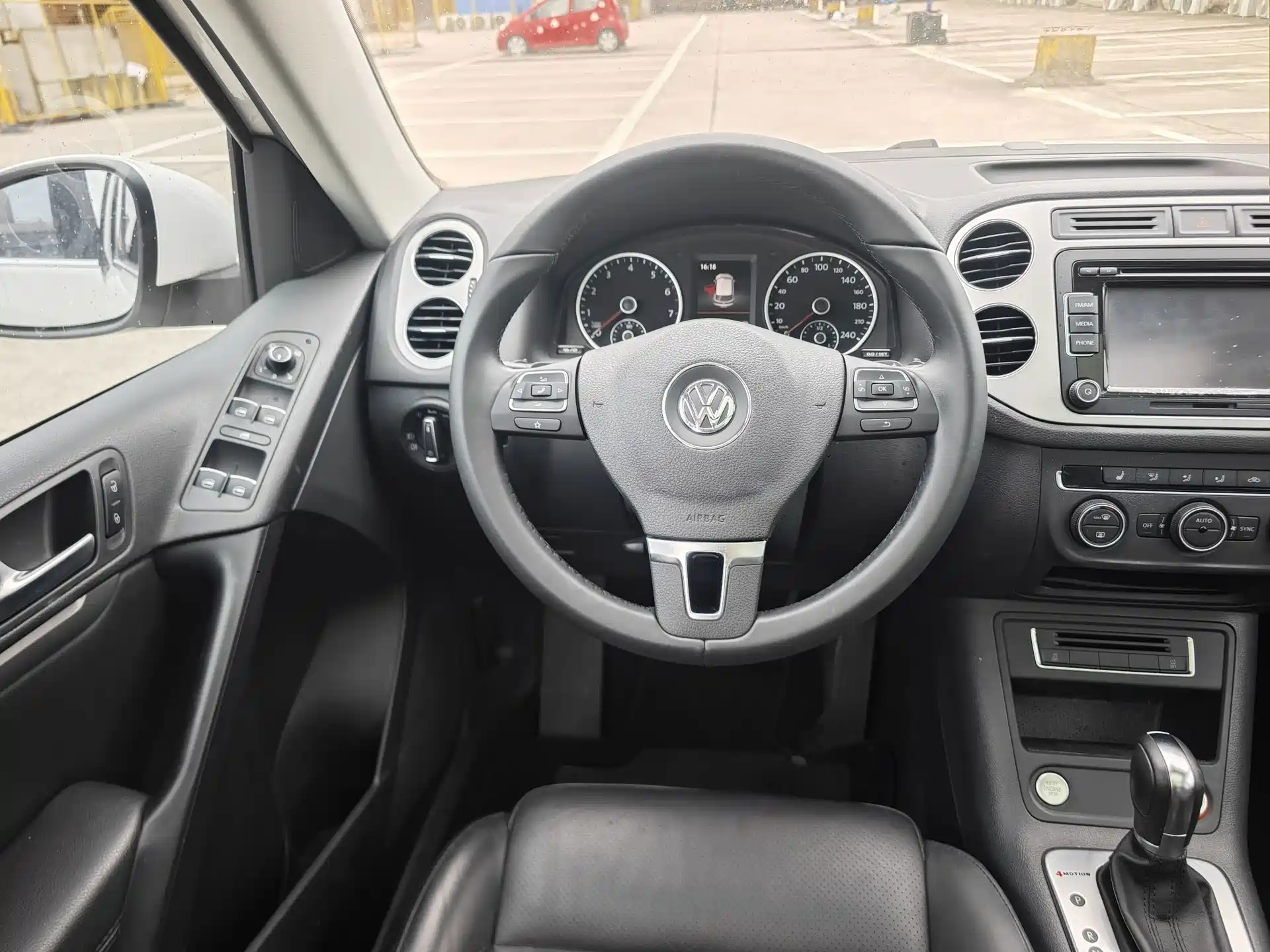 Photo 11 - Volkswagen Tiguan