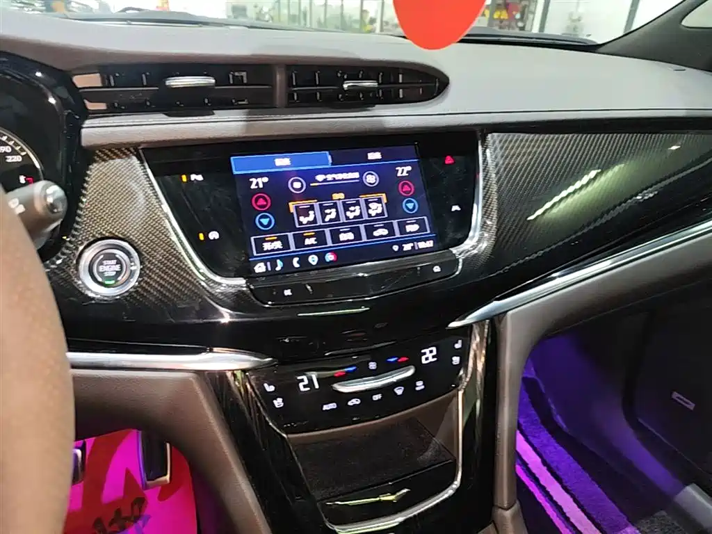 CADILLAC XT6