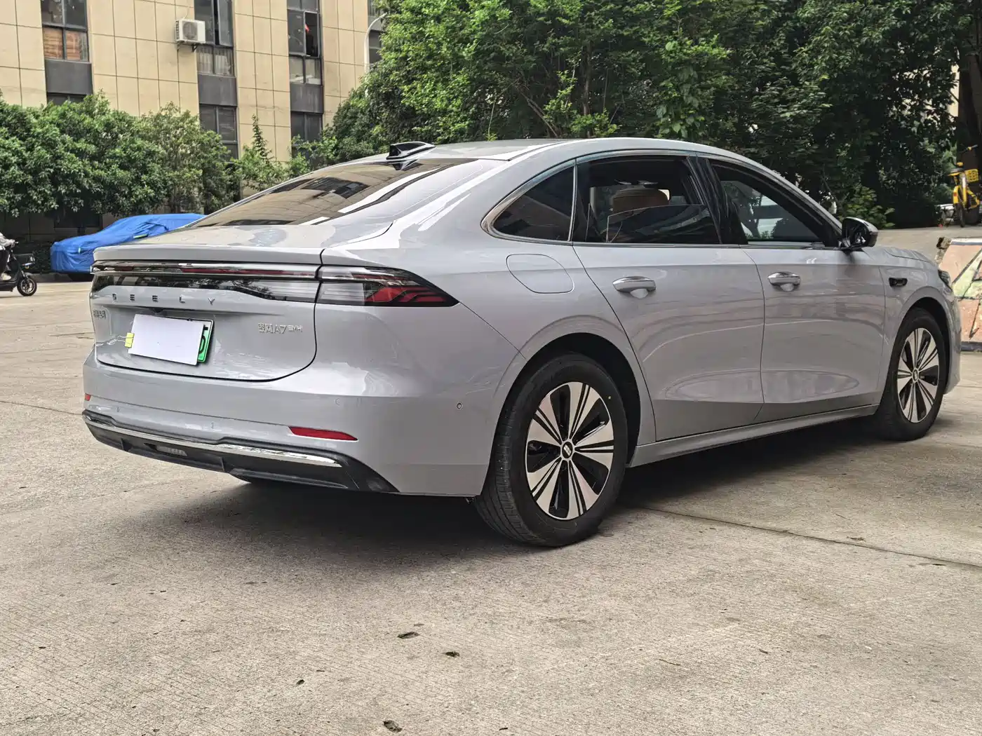 Geely Galaxy Galaxy A7 2025 EM-i 150km Explorer+ Edition фото 16