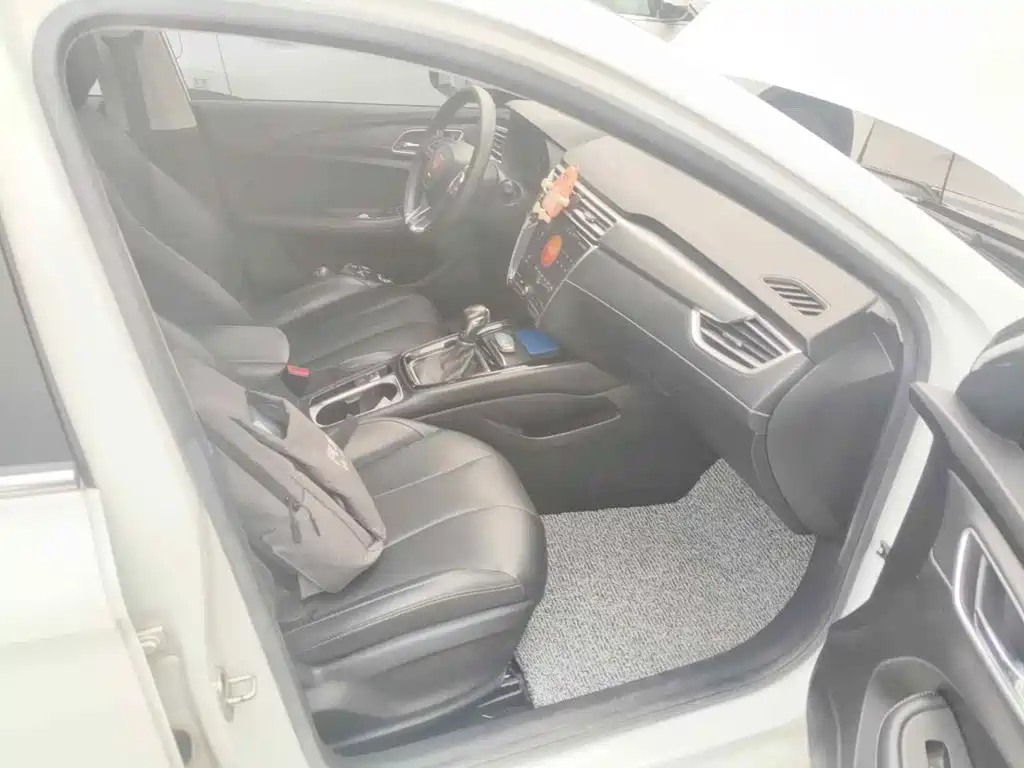 Photo 10 - Roewe i5