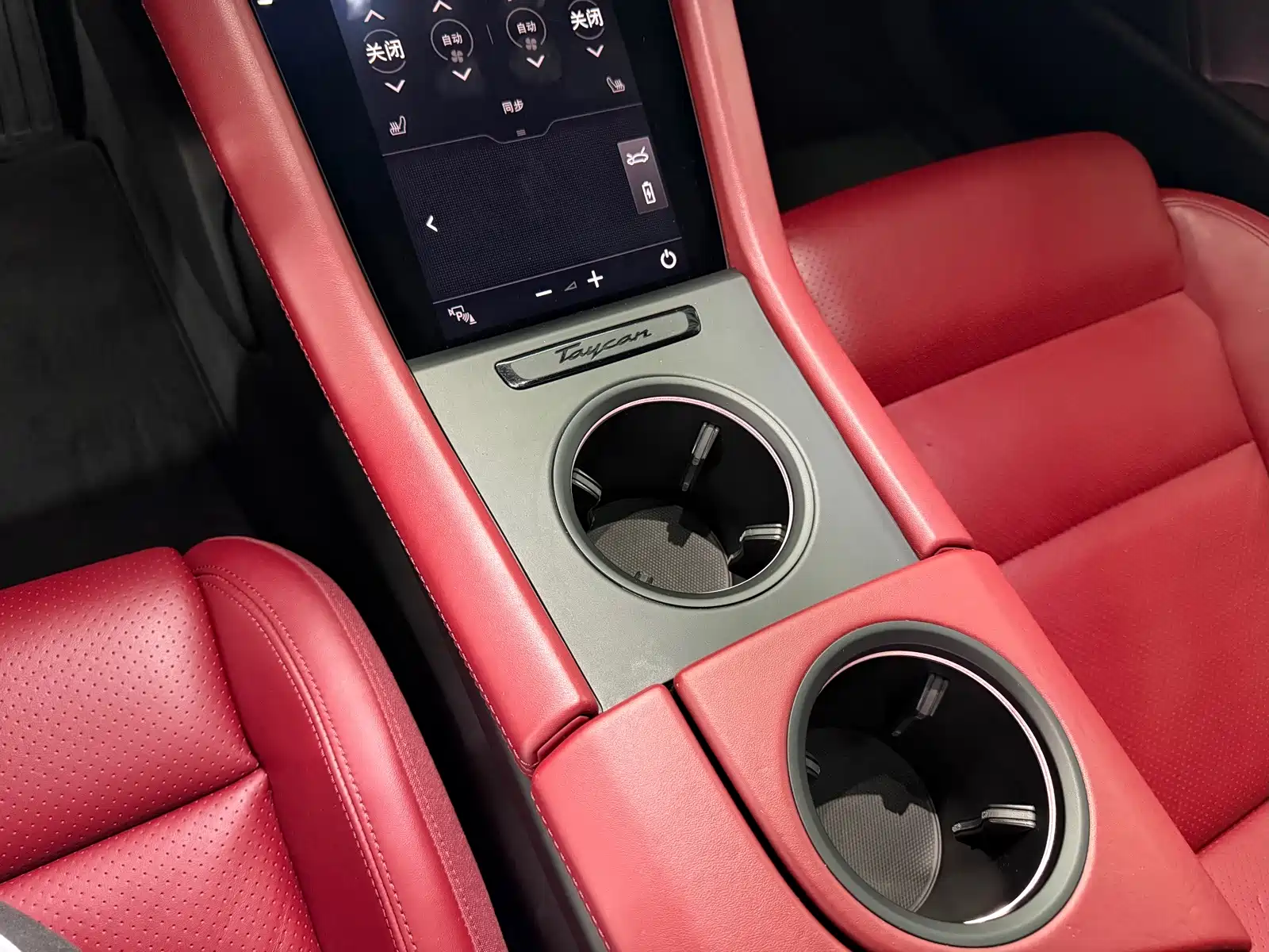 صورة 14 - Porsche Taycan