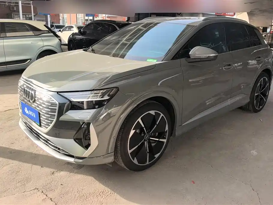 AUDI Q4 E TRON
