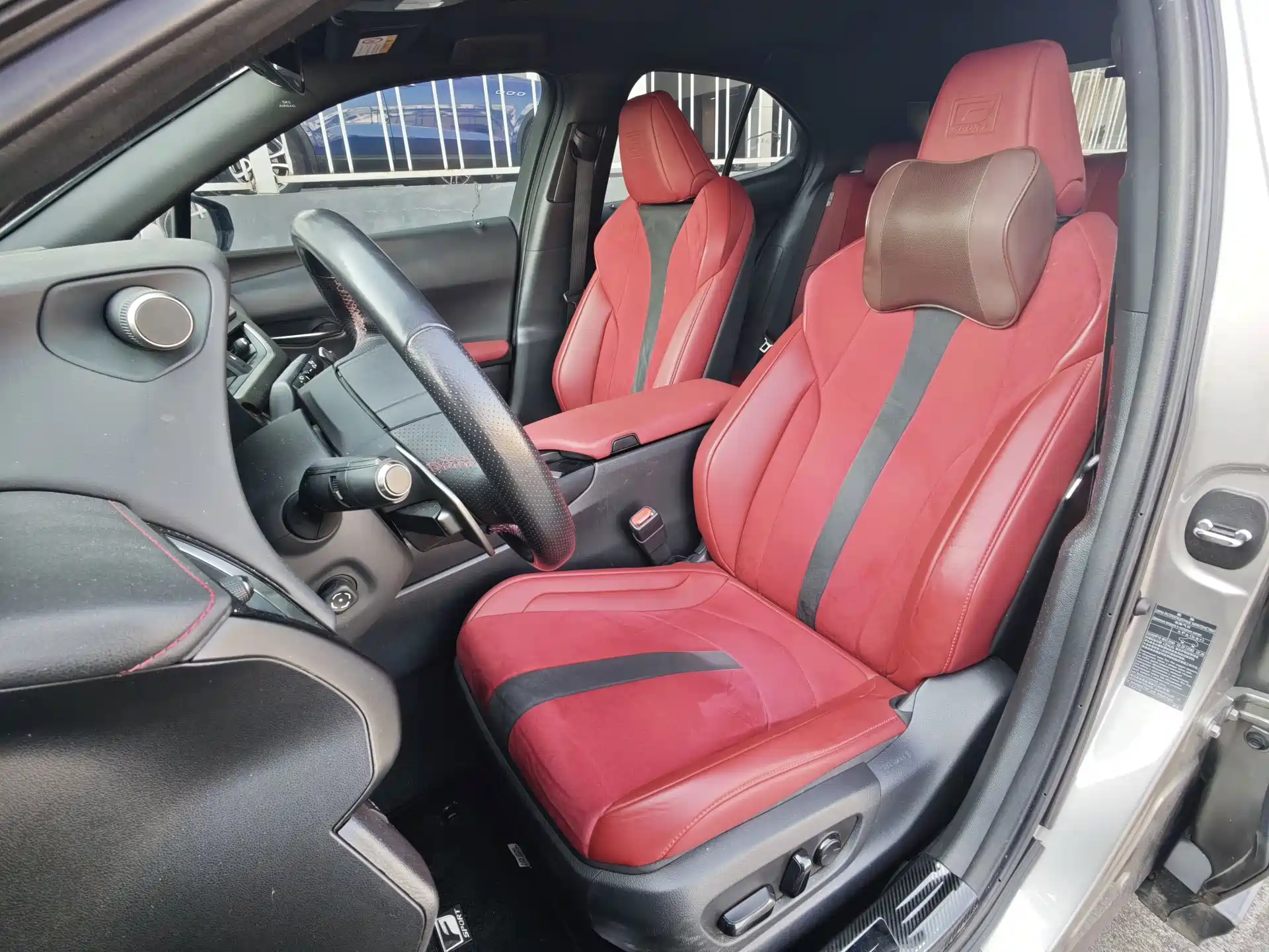 Photo 5 - Lexus UX