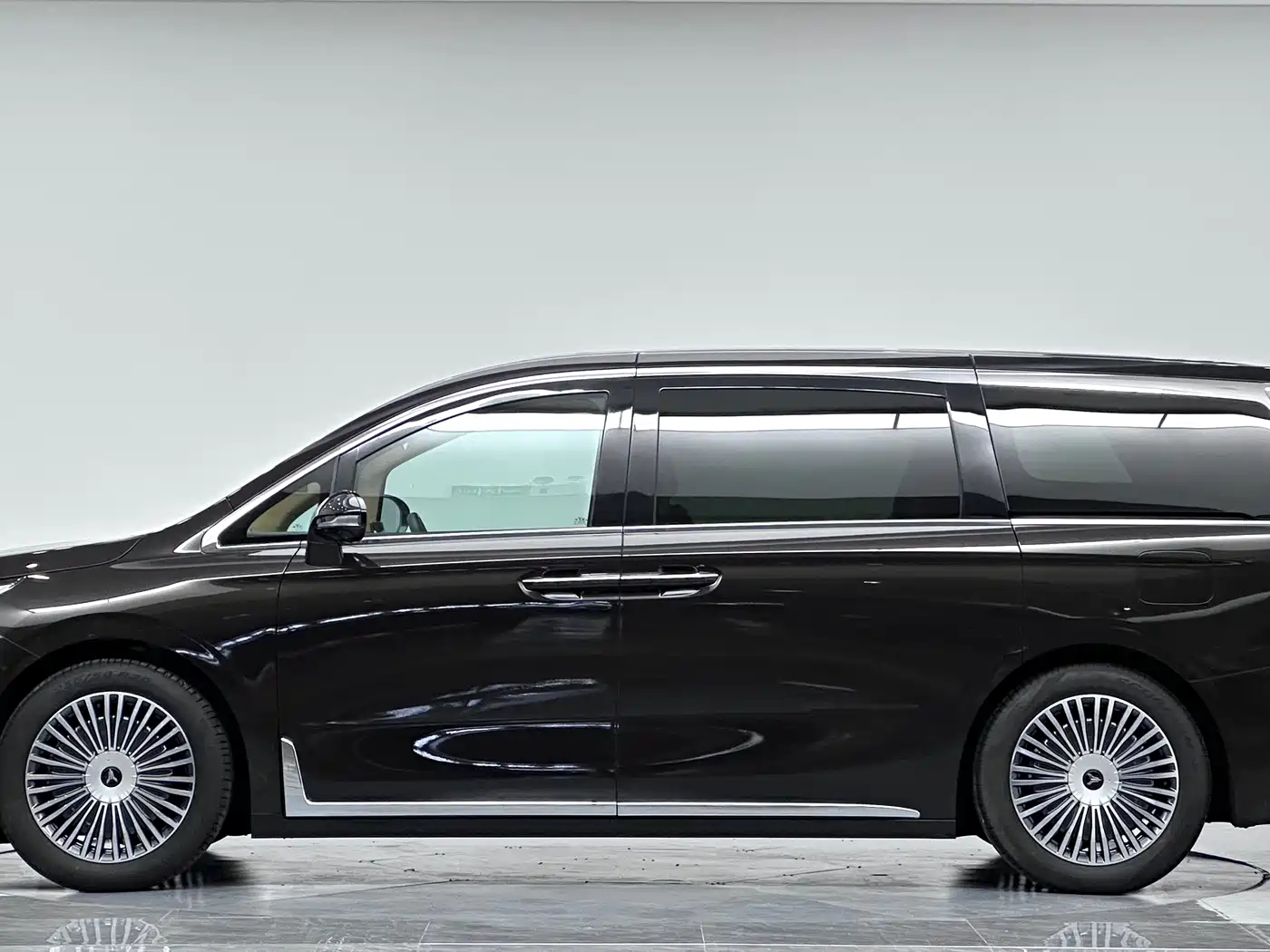 Voyah Auto Voyah Dreamer 2025 PHEV AWD Flagship Kunpeng Edition фото 4
