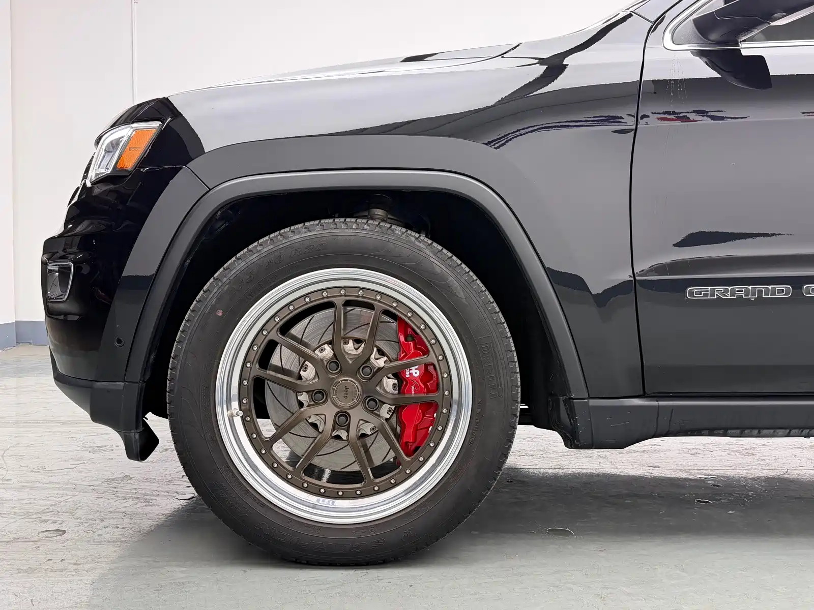 Photo 4 - Jeep Grand Cherokee (Import)