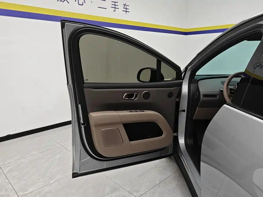 Li Auto i6 2026 2025 2WD Base Model