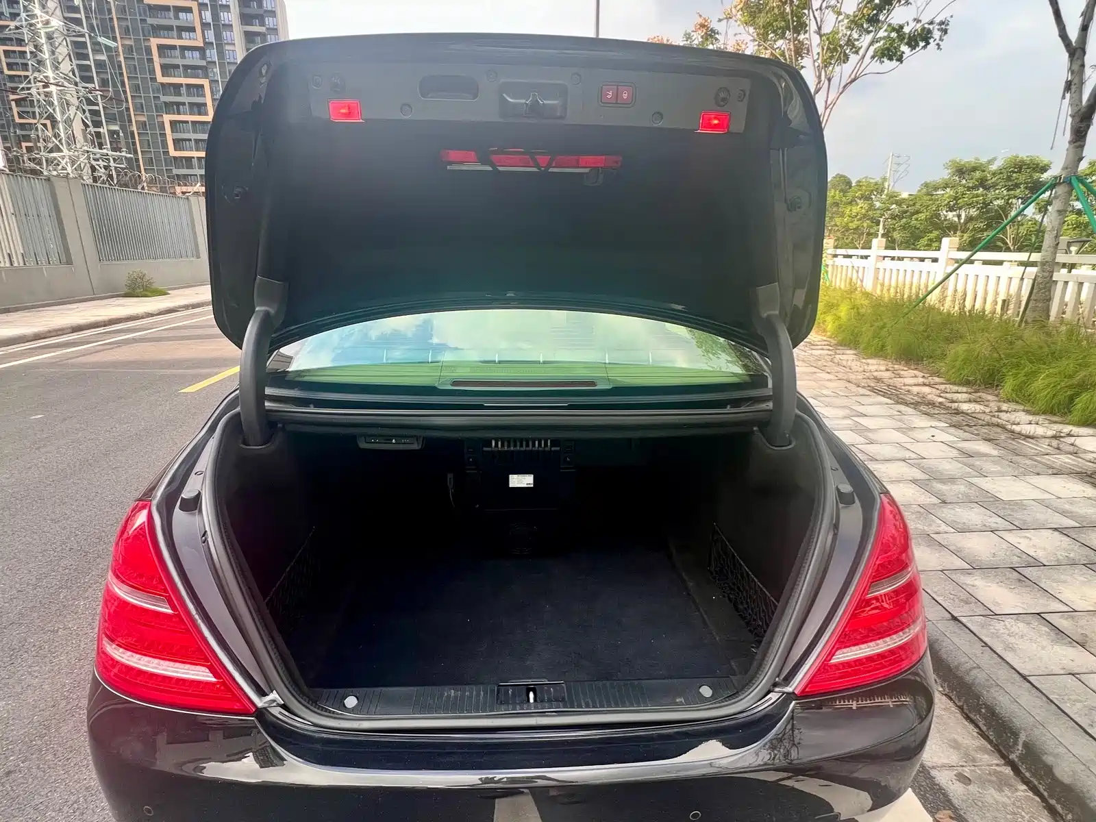 Photo 15 - Mercedes-Benz S-Class