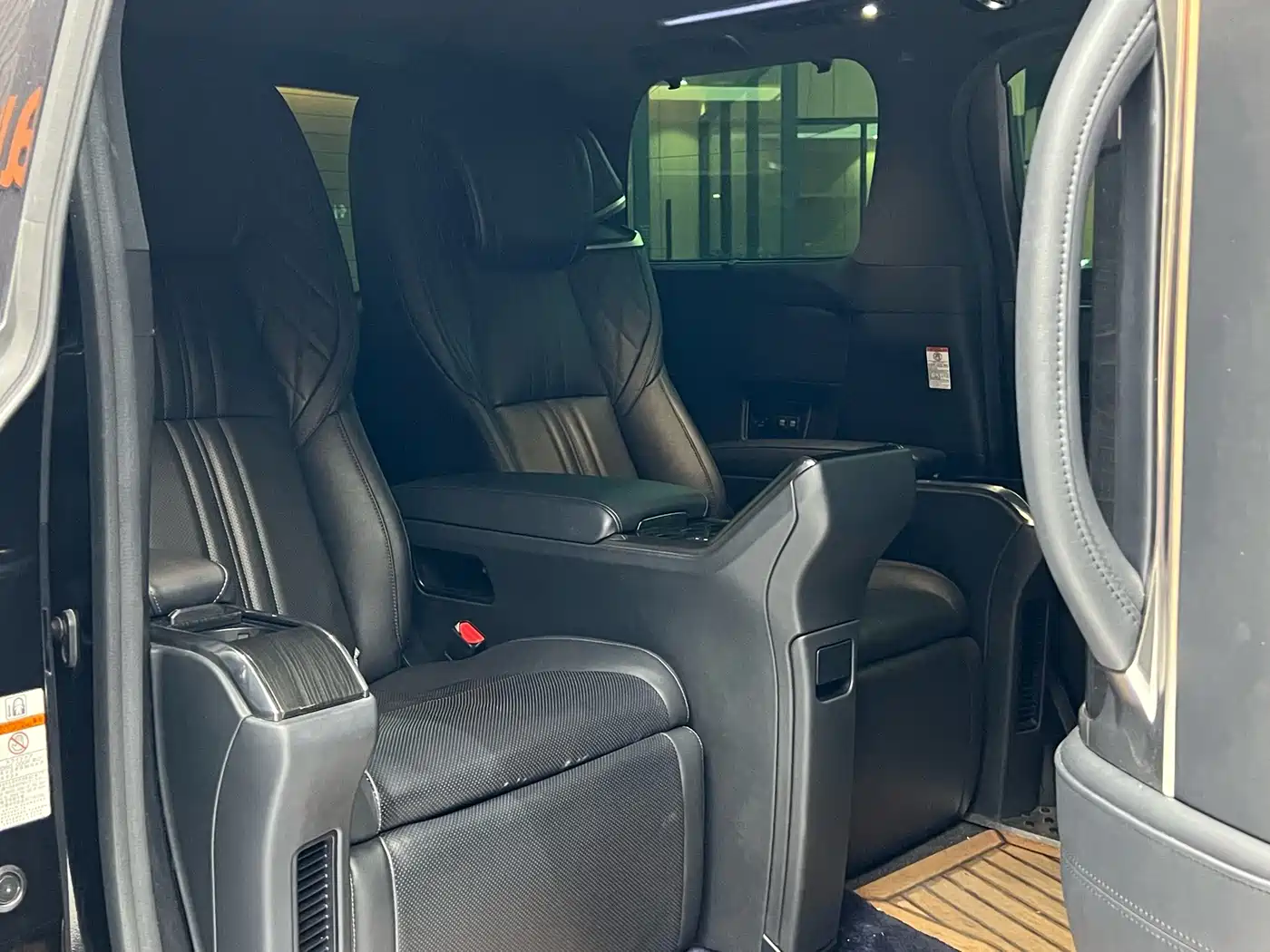 Lexus LM 2020 2020 300h 4-Seat Imperial Edition