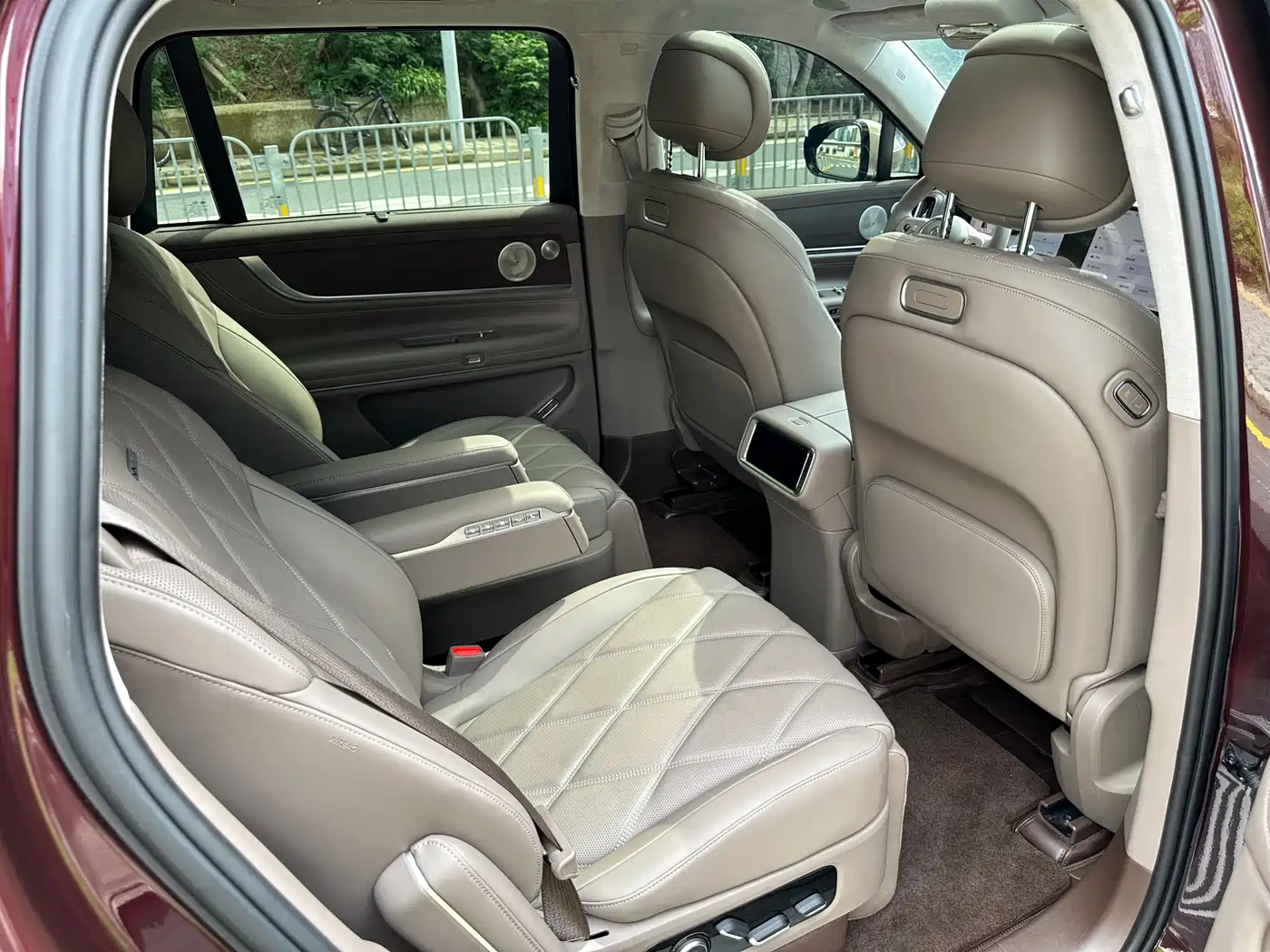 AITO Wenjie AITO M9 2025 Extended Range Max 52kWh 6-Seater фото 15