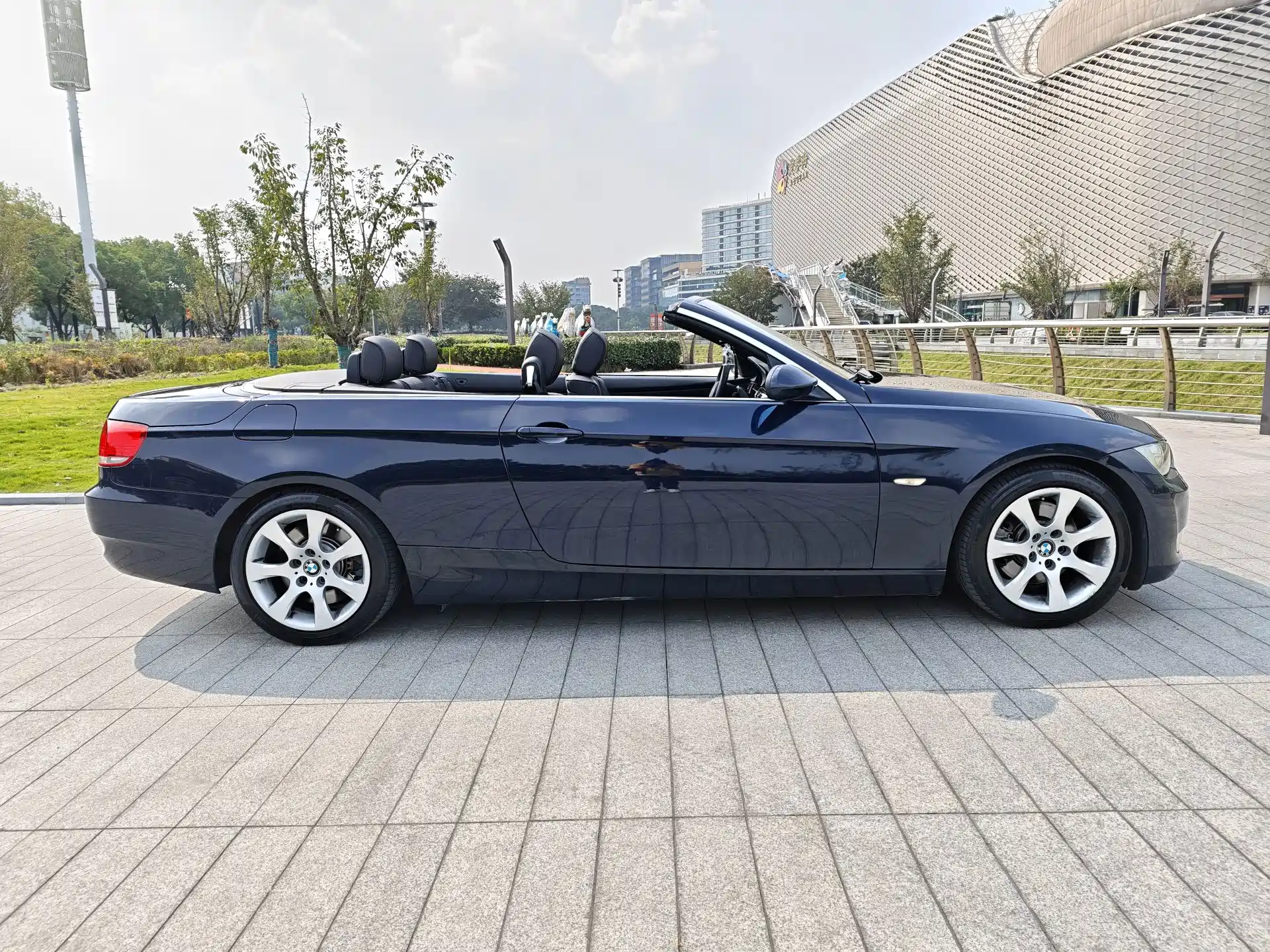 Photo 10 - BMW 3 Series (Import)