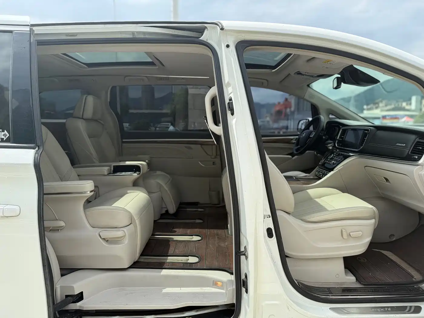 GAC Trumpchi Trumpchi M8 2018 320T Flagship Edition фото 13