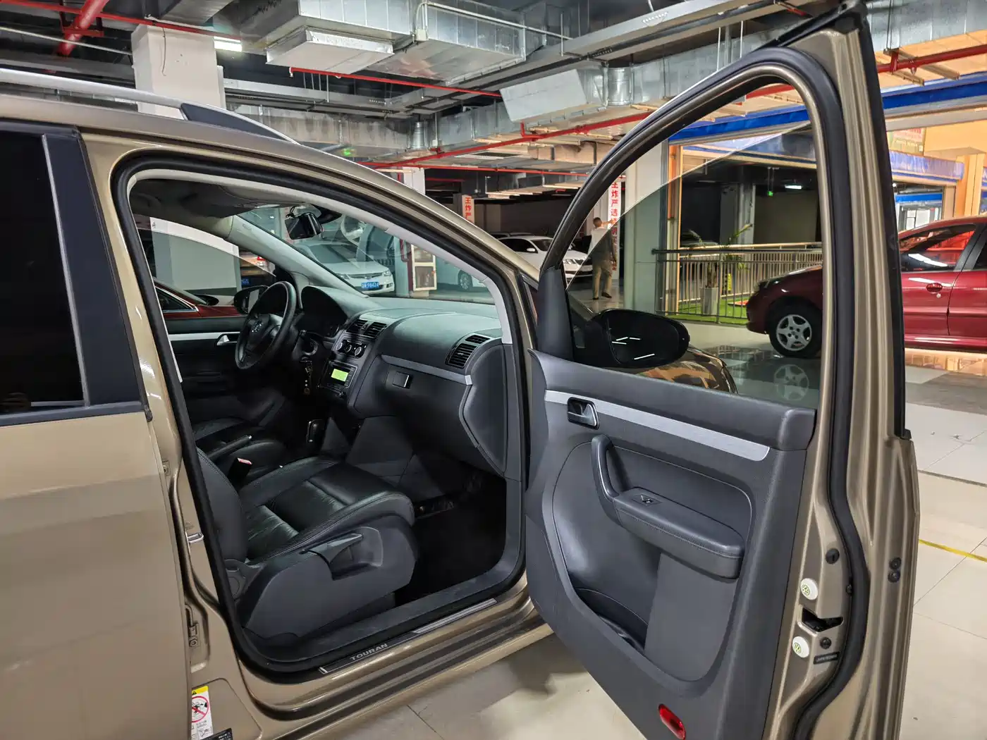 Volkswagen Touran 2015 1.4T DSG Comfort Edition 5-seater фото 5