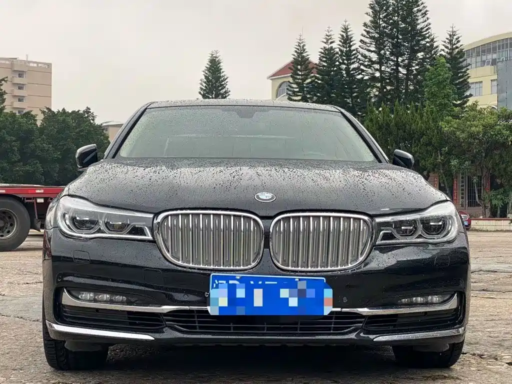 Photo 2 - BMW 7 Series