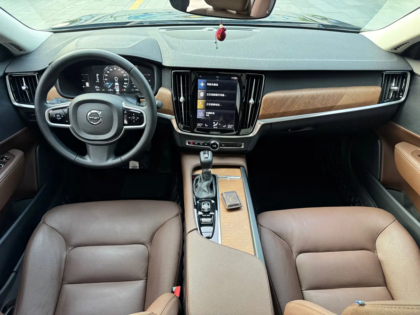 صورة 13 - Volvo S90