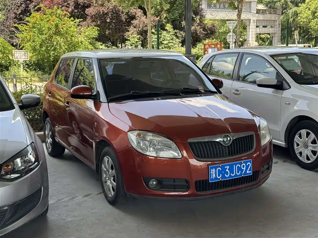 Škoda Fabia 2011 1.4L Automatic Crystal Elegance Edition фото 3