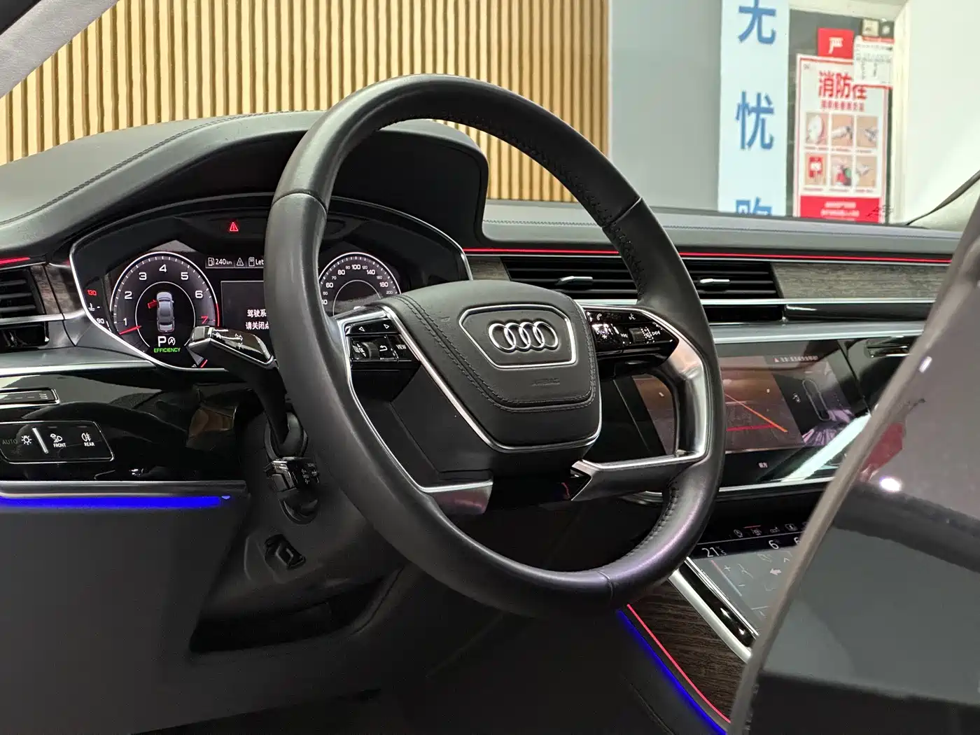 Фото 9 - Audi A8