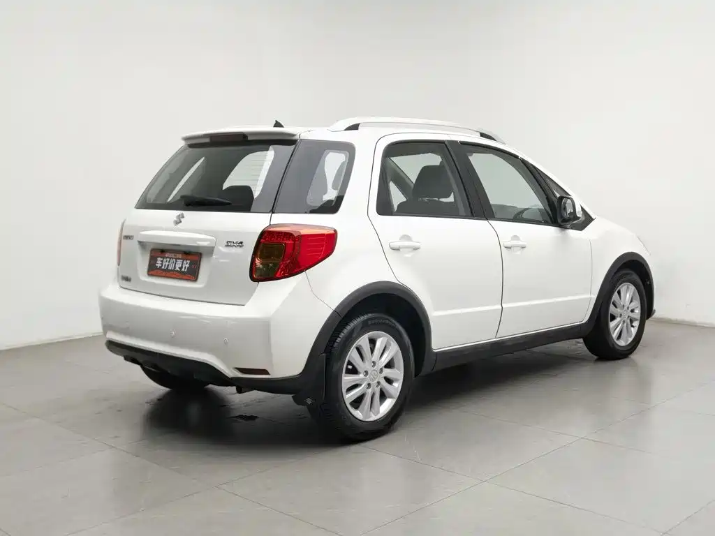 Фото 2 - Suzuki SX4