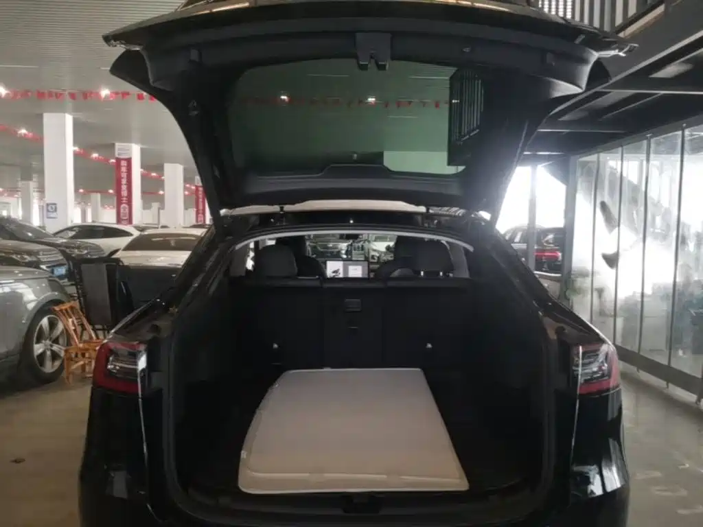 Фото 19 - Tesla Model Y