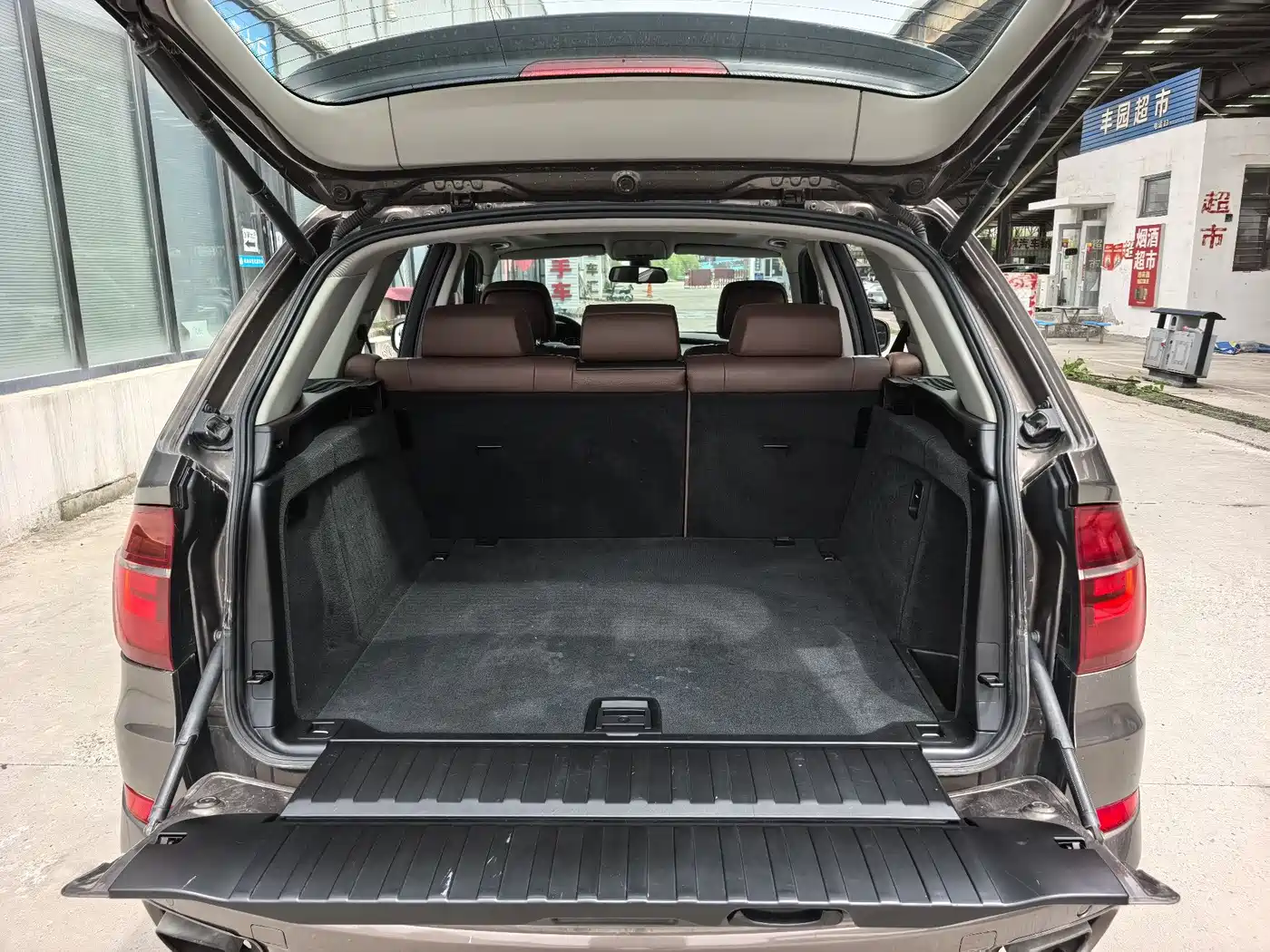 BMW X5 (Import) 2011 xDrive35i Leading Edition фото 10