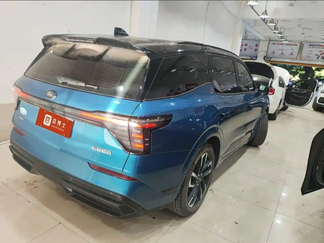 Фото 2 - Ford Edge